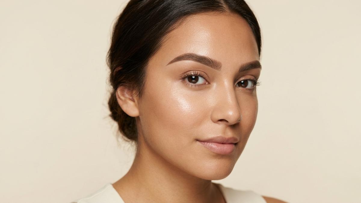 Eyebrow for Oily Skin: Why Powder Brows Are Your Best Option